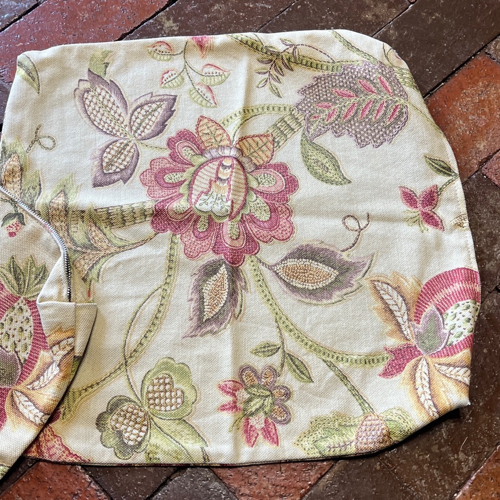 Vintage Pair of Jacobian print pillow covers with metal zipper closure - Picture 3 of 7